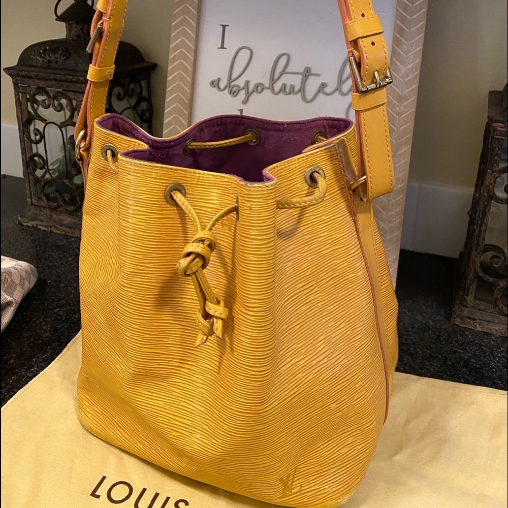 Louis Vuitton vintage yellow petit Epi Noa bucket bag